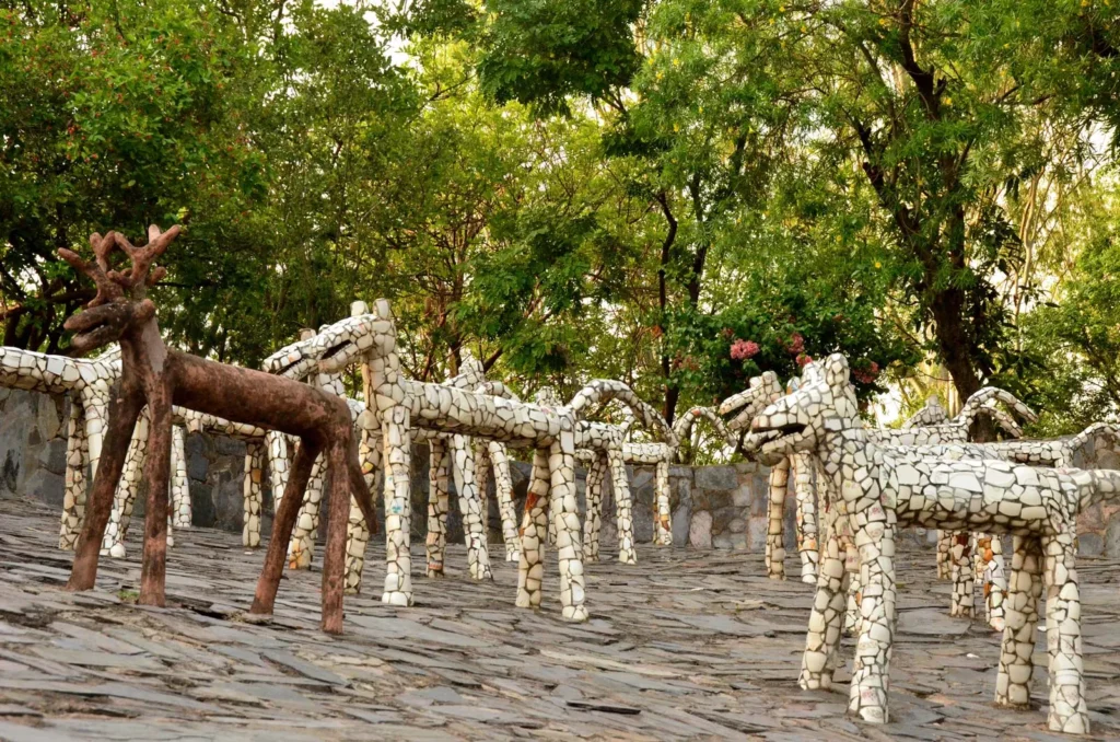 AnimalsculpturesNekChandRockGardenof2015 Destinations Desire