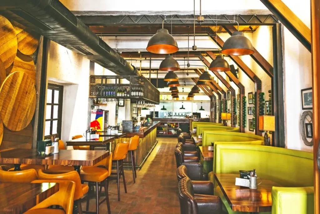 unplugged courtyard cafe