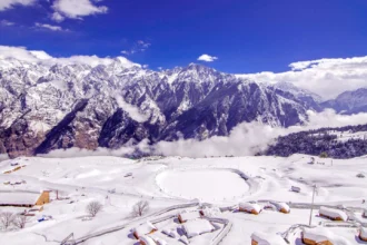 Auli skiing and cable car view