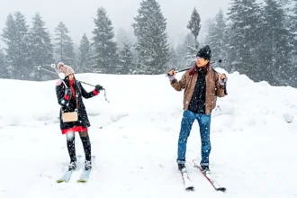 Couple skiing together in Auli Uttarakhand