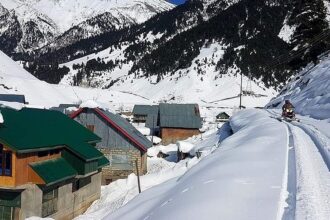 Srinagar Winter Streets