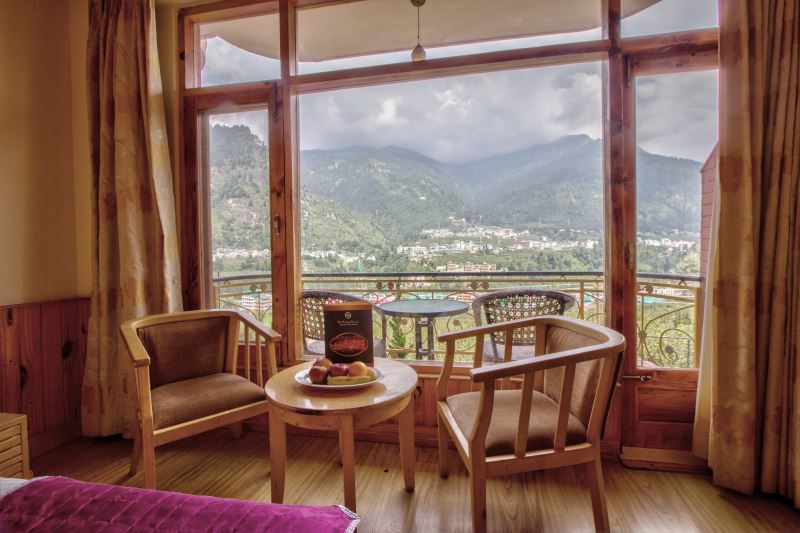 Luxury mountain view hotels in Manali