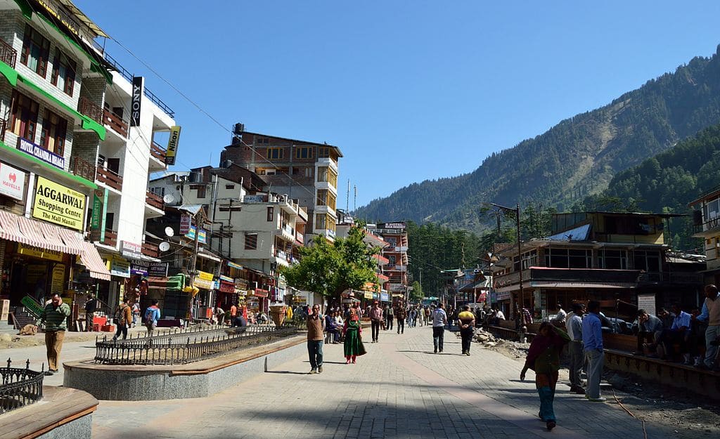 Mall Road Manali shopping area