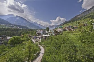 Jana Waterfall offbeat place near Manali