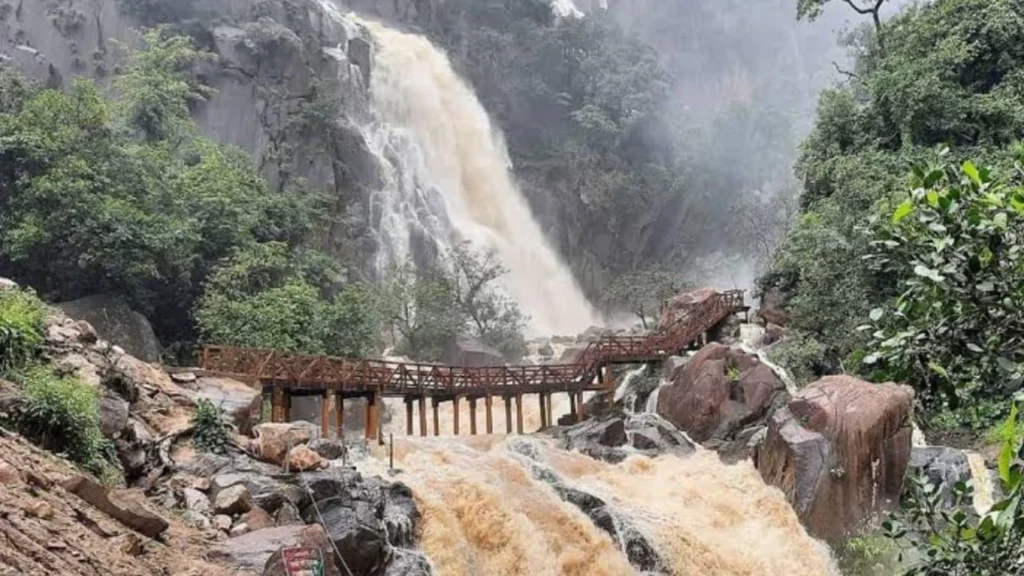 Hidden Waterfalls in India to Visit This Monsoon