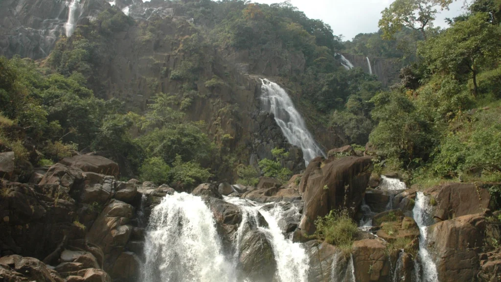 Hidden Waterfalls in India to Visit This Monsoon